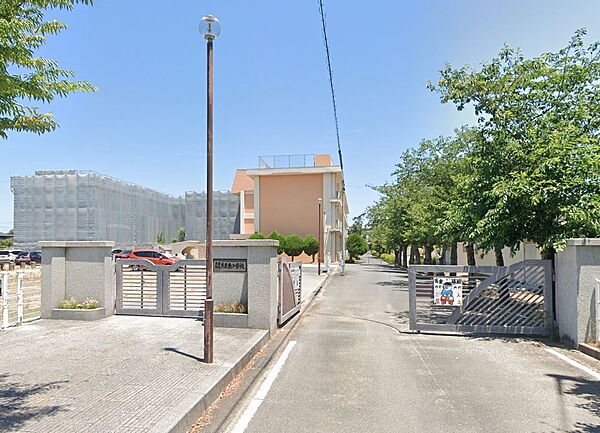 芦屋町立芦屋東小学校まで640m、徒歩8分！