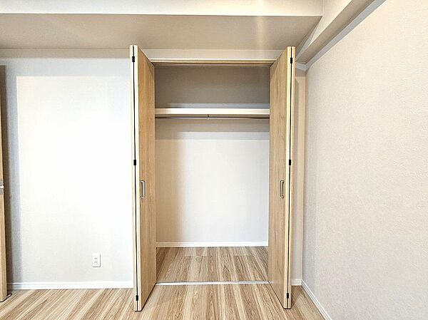 全居室収納スペースあり！荷物が多くても十分に納まります。