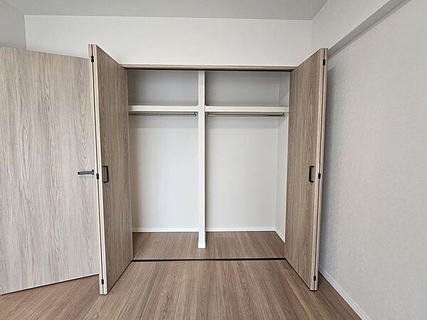 全居室収納スペースあり！荷物が多くても十分に納まります。