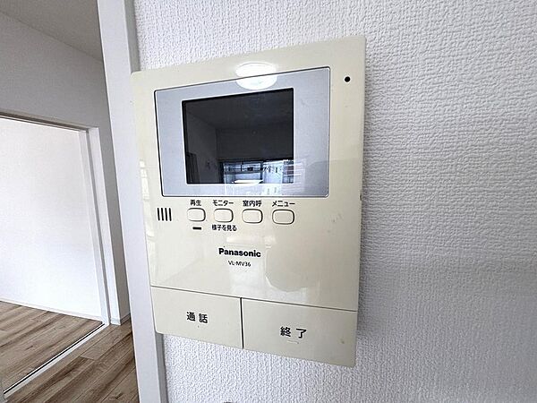 安心のモニター付きインターホン。