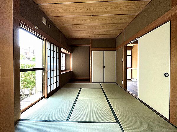 リビング横の1階和室約6.0帖！キッズスペースやお昼寝にも使える癒しの空間！