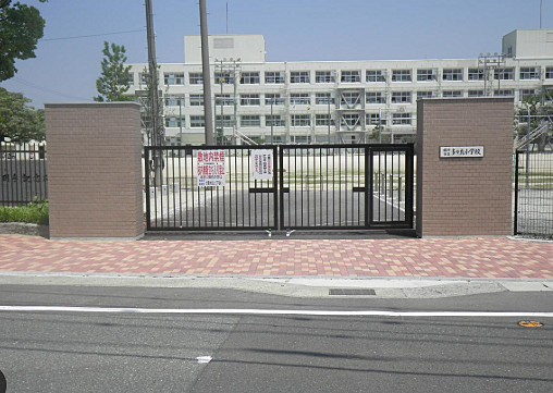 多々良小学校：徒歩8分（580ｍ）