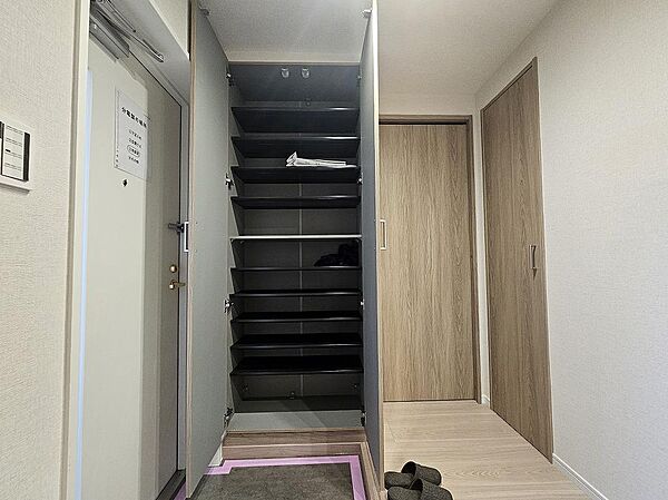 大型のシューズBOX。