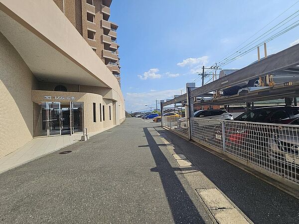 駐車場1住戸1台利用可：月額6000円～10000円