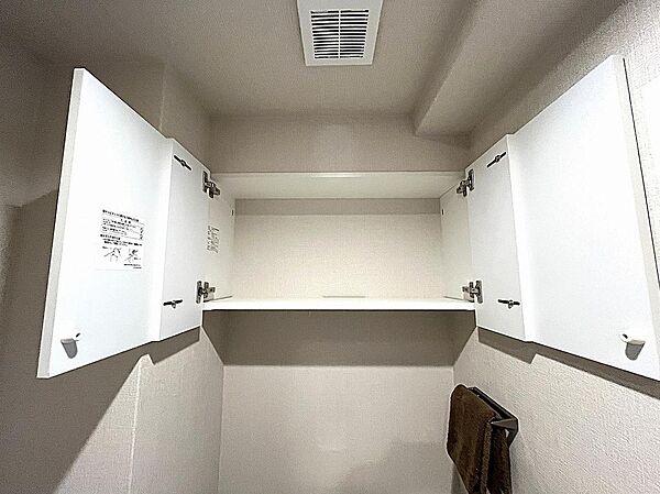 便利なトイレの収納棚！