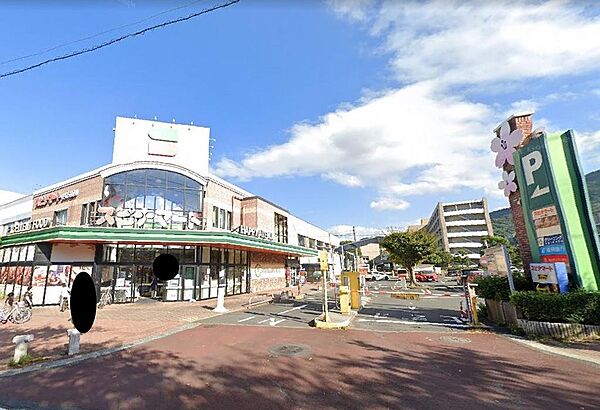 スピナマートさくら通り店：910ｍ、徒歩12分！