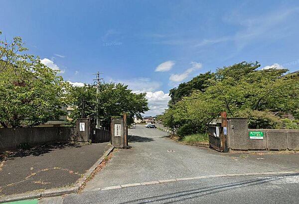 中間市立中間東小学校：521ｍ、徒歩7分！