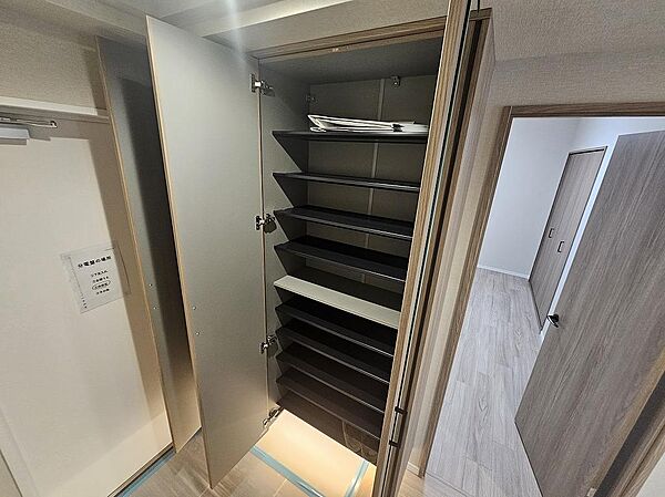 大型のシューズBOX。