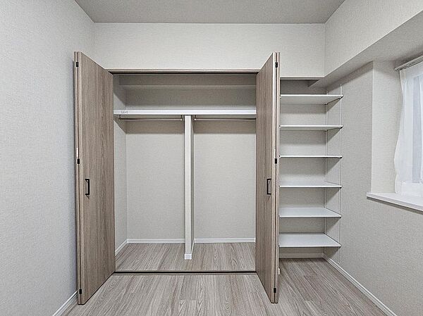 全居室収納スペースあり！荷物が多くても十分に納まります。