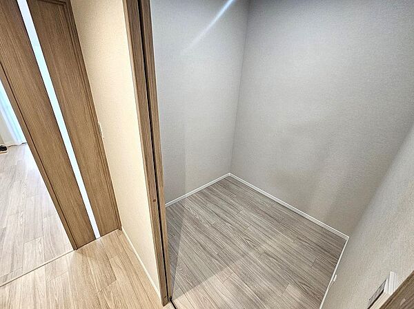 2.2帖の納戸。たっぷりある収納で広々空間。