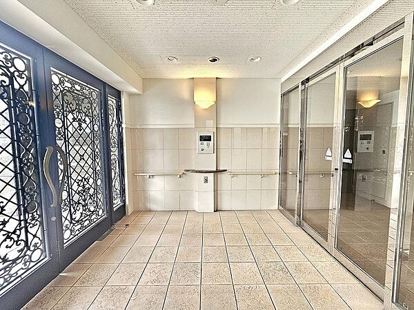 防犯の気になる方におすすめのオートロック付。