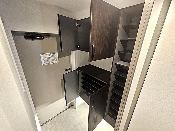 大型のシューズBOX。