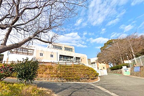 北九州市立港が丘小学校：720ｍ、徒歩9分！