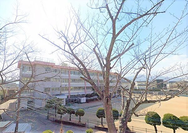 福岡市立筑紫丘小学校：450ｍ、徒歩6分！
