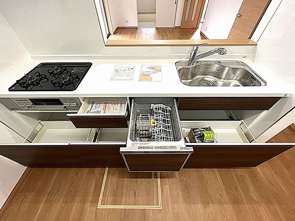 家事効率UPの強い味方、食器洗浄乾燥機付！