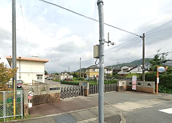 筑前町立三輪小学校：1200m、徒歩15分！