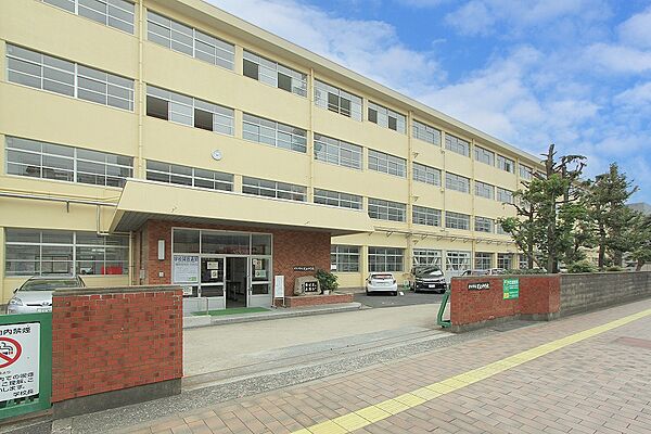 北九州市立足立中学校：400ｍ、徒歩5分！