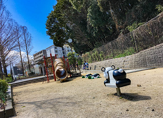 小笹南公園：徒歩2分（149ｍ）