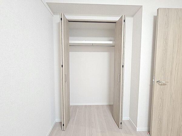 全居室収納スペースあり！荷物が多くても十分に納まります。