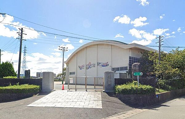新宮町立新宮小学校：1400ｍ、徒歩18分！