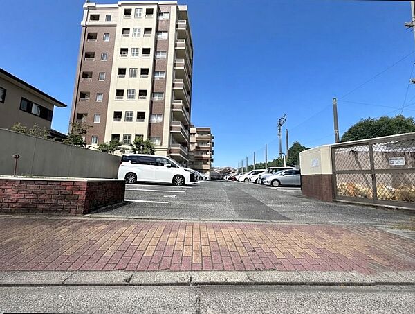 敷地内駐車場有り（契約中、継承不可、抽選）！
