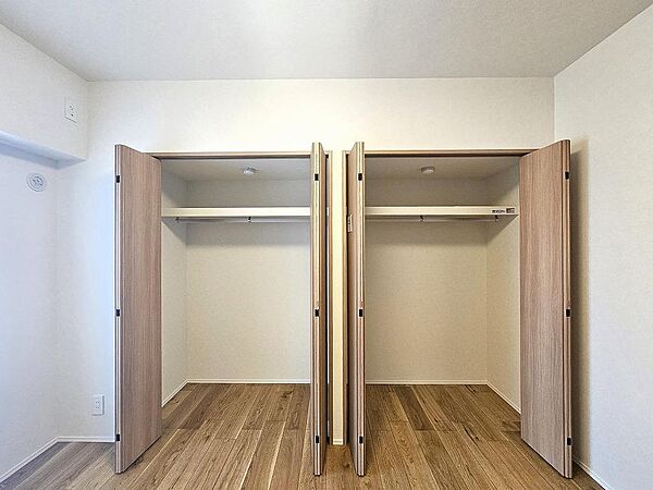 全居室収納スペースあり！荷物が多くても十分に納まります。