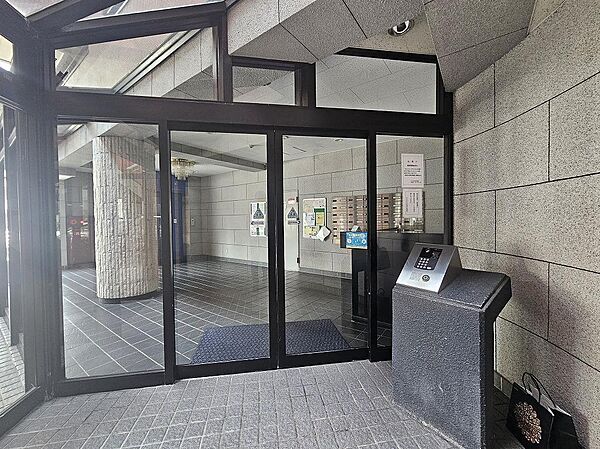 防犯の気になる方におすすめのオートロック付。