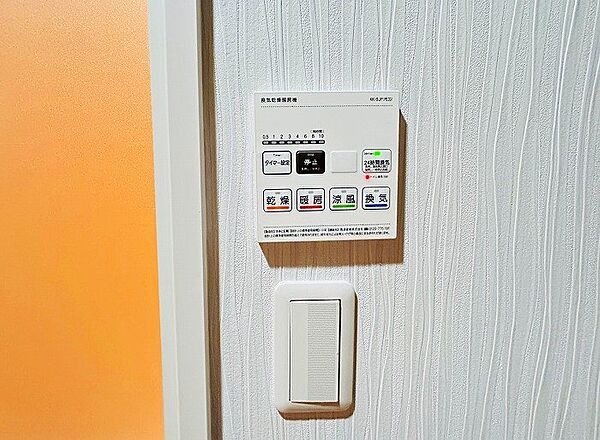 浴室乾燥暖房機付き。