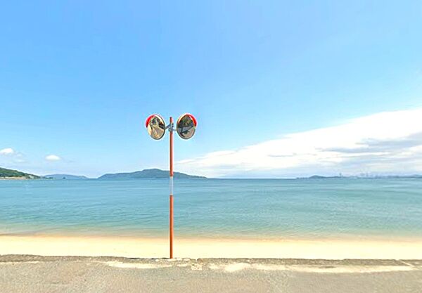 徒歩1分で海が見える自然豊かな住環境♪