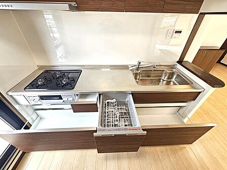 人気の食器洗い乾燥機付システムキッチン。