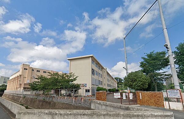 福岡市立多々良中央中学校まで1900ｍ！