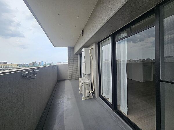 バルコニーは南向きで日当たり良好です。