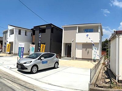 外観：平日・土日を問わず、ご案内できます！駐車並列2台可！