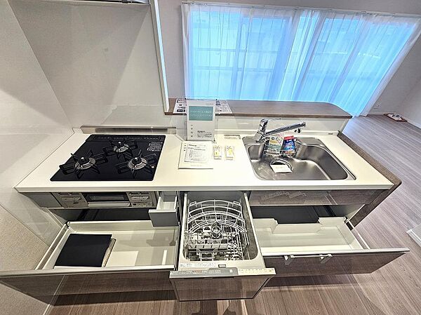 人気の食器洗い乾燥機付システムキッチン。