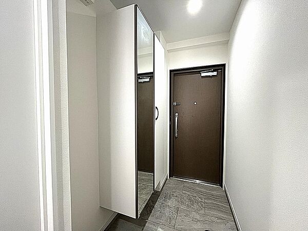 玄関横に姿見付シューズボックスがついているので、片付いた玄関がキープできます！