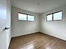 洋室：2階洋室約5.2帖、2面採光の明るいお部屋！