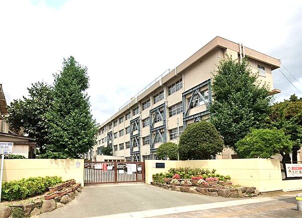 福岡市立吉塚小学校：70ｍ、徒歩1分！