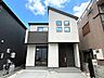 外観：外壁はクリーム色とダークグレー色、シックで落ち着いた印象です！