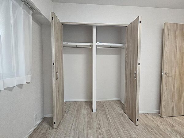 全居室収納スペースあり！荷物が多くても十分に納まります。