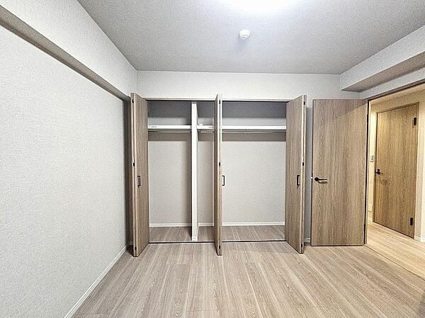 全居室収納スペースあり！荷物が多くても十分に納まります。