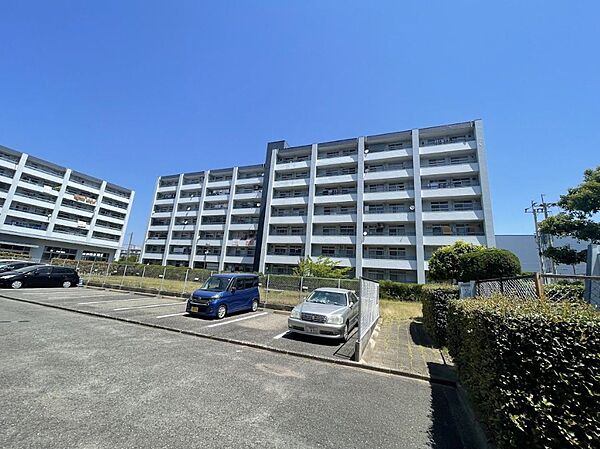 敷地内平面駐車場：月額4000円～5000円（※空き状況は管理会社へ要確認）