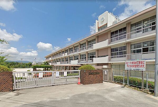 大野城市立大利小学校：940ｍ、徒歩12分！