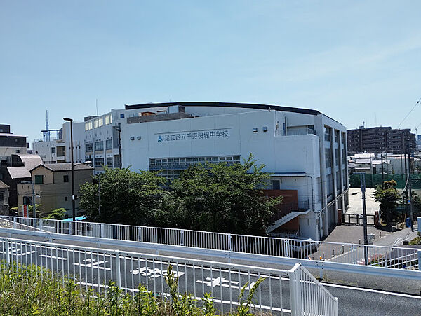 足立区立千寿桜堤中学校（1350m）