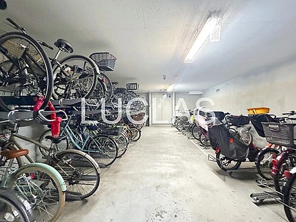 自転車の置き場に困る心配も少ない駐輪場をご用意しています。通勤・通学、ちょっとしたお買い物にも自転車は便利な移動手段です。