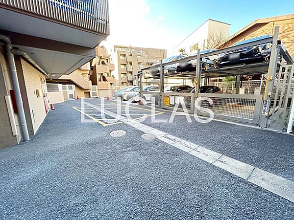 お車をお持ちの方も安心の機械式駐車場を完備。通勤やお出かけに車をご利用の方におすすめです。