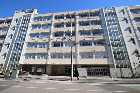 墨田区立墨田中学校(427m)