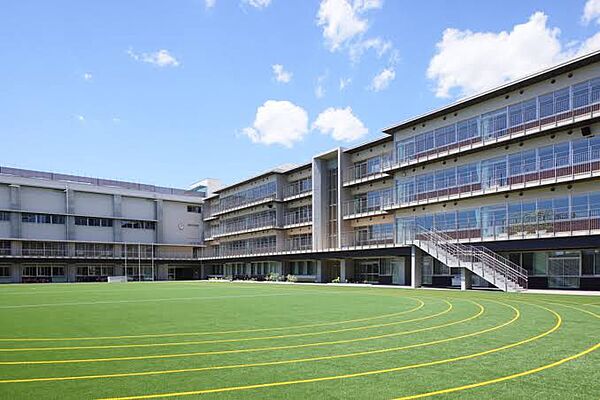 中野区立中野第一小学校（89m）