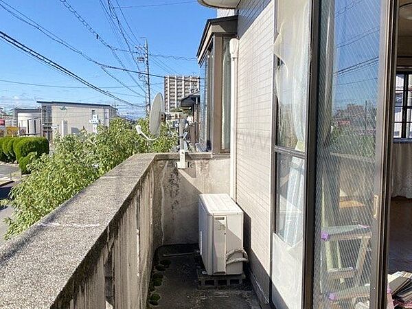 2階、3階にバルコニーあります♪前面にさえぎる建物が無く日当たり良好です♪