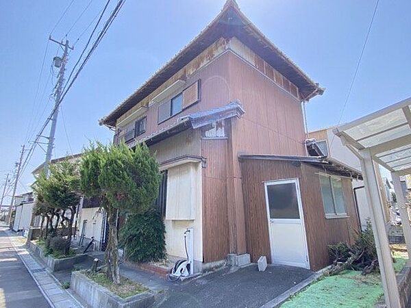 コンビニ・病院・ドラッグストア徒歩7分、スーパーまで徒歩9分です。周辺環境充実しています♪
