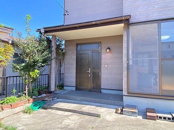 屋根があるので、荷物が多い雨の日でも直接雨が当らないので安心です。